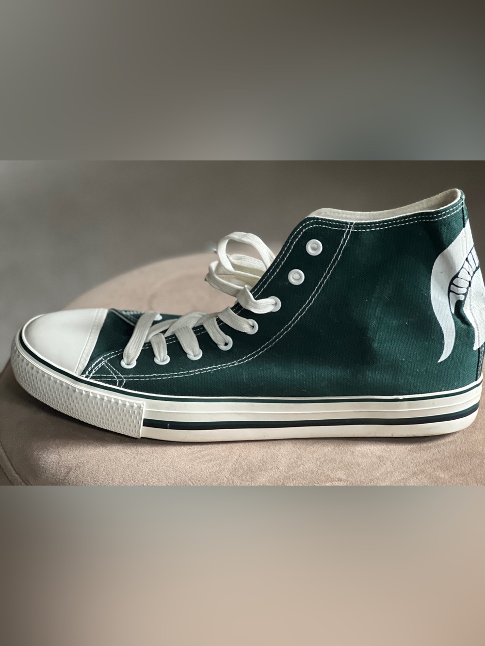 Michigan State University - Unisex Hightop Canvas Shoes  - M 11 w - W 12.5